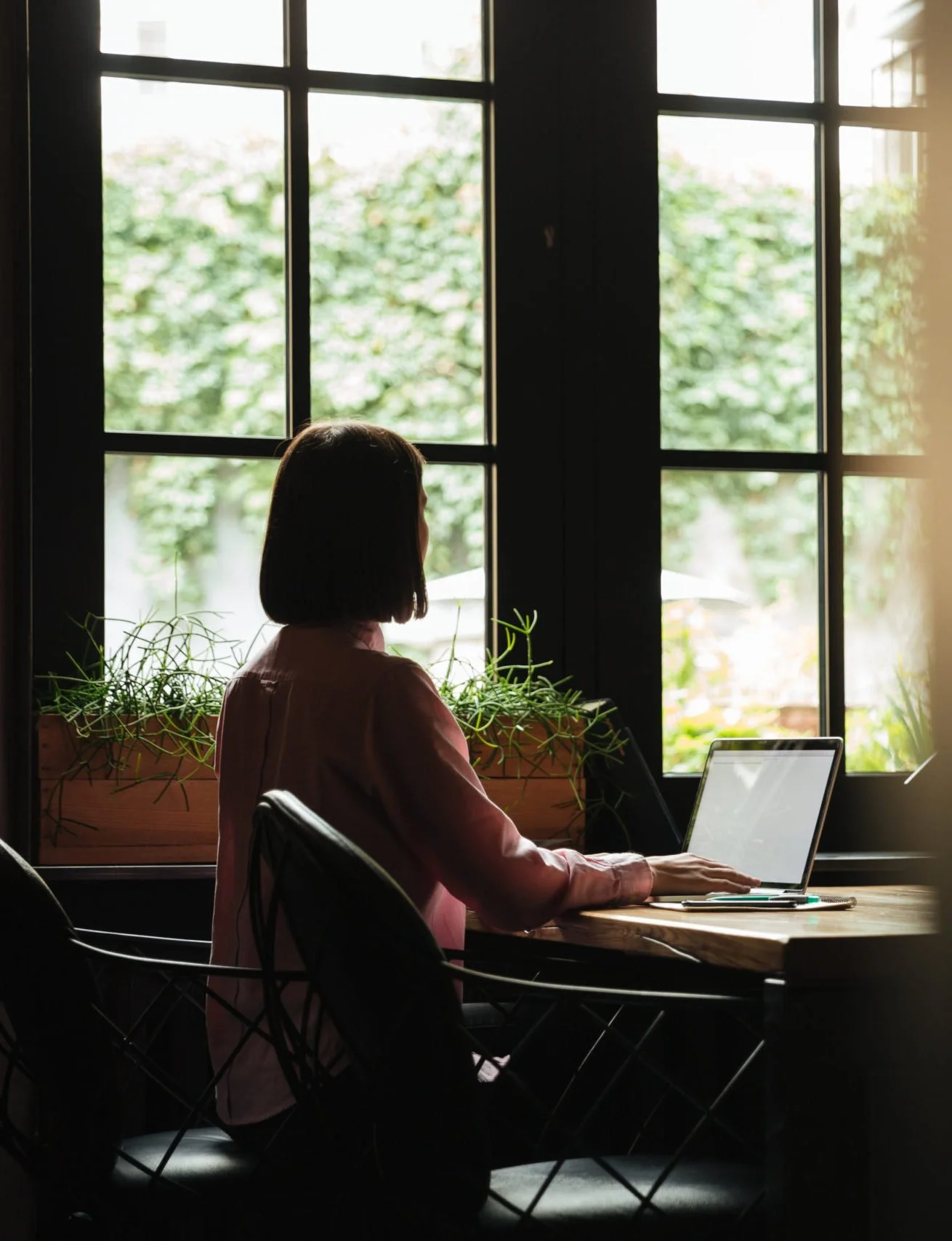 Freelance digital marketer working remotely in a cozy cafe
